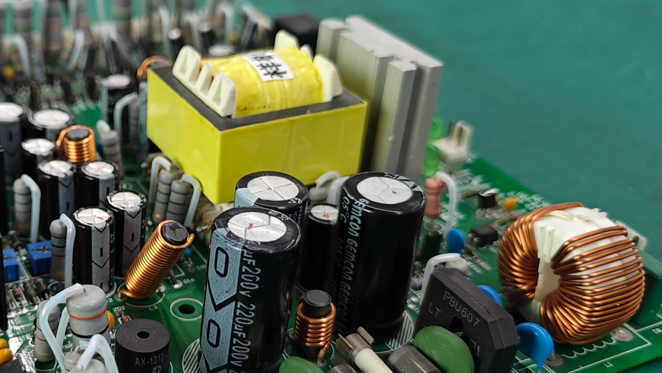 Cum pot fabricile PCBA să reducă costurile prin producție automată?