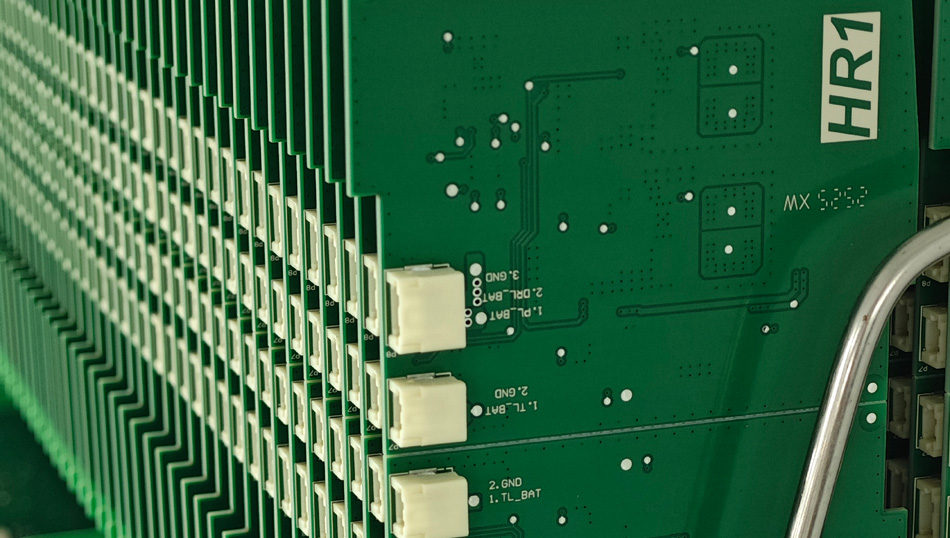 Cum pot controlul industrial fabricile PCBA să îmbunătățească controlul calității prin monitorizarea datelor în timp real?